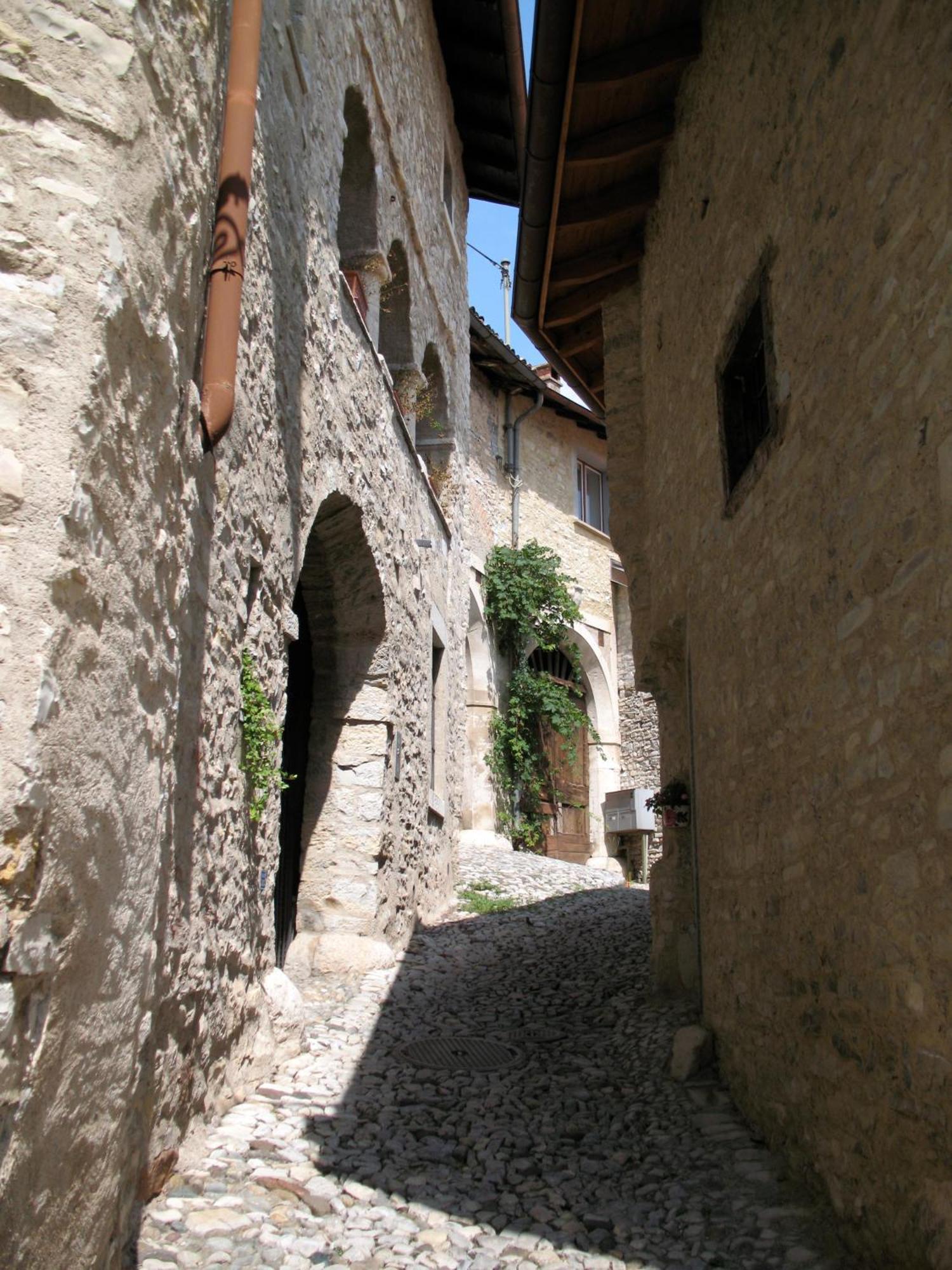 Charming B&B And Osteria La Crisalide Meride Exterior foto