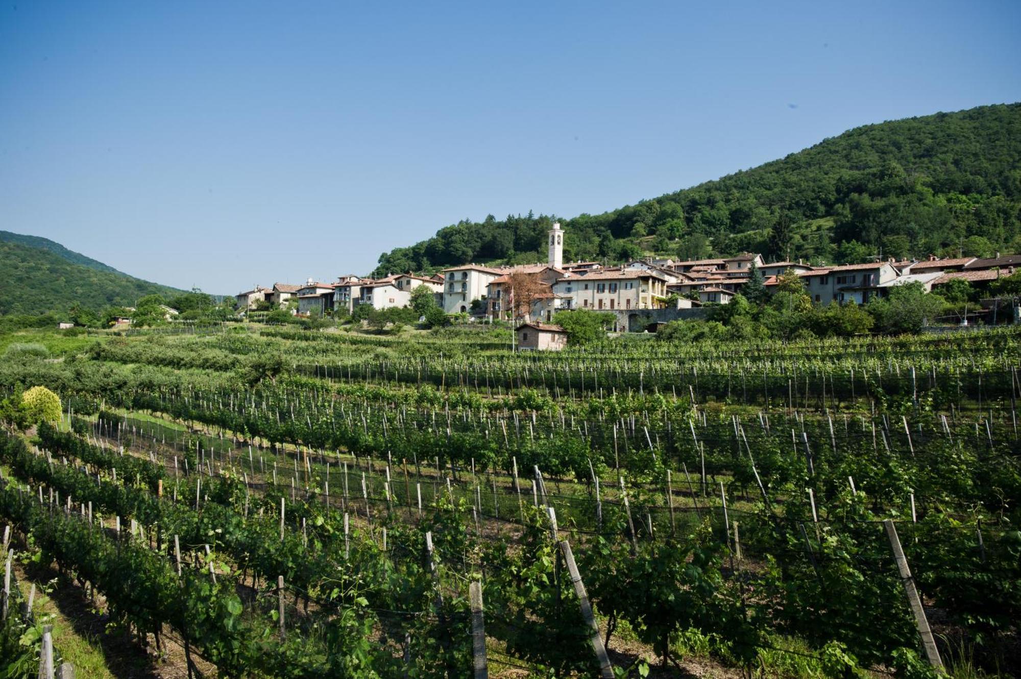Charming B&B And Osteria La Crisalide Meride Exterior foto