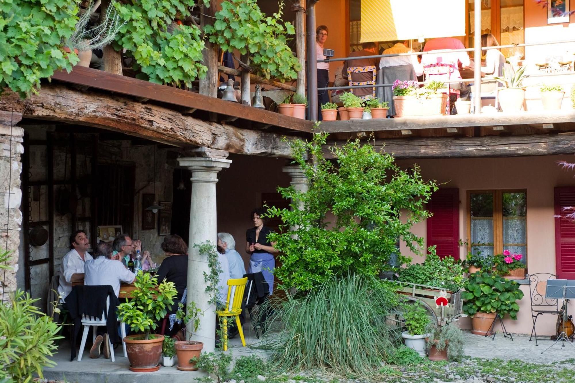 Charming B&B And Osteria La Crisalide Meride Exterior foto