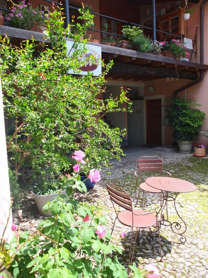 Charming B&B And Osteria La Crisalide Meride Exterior foto